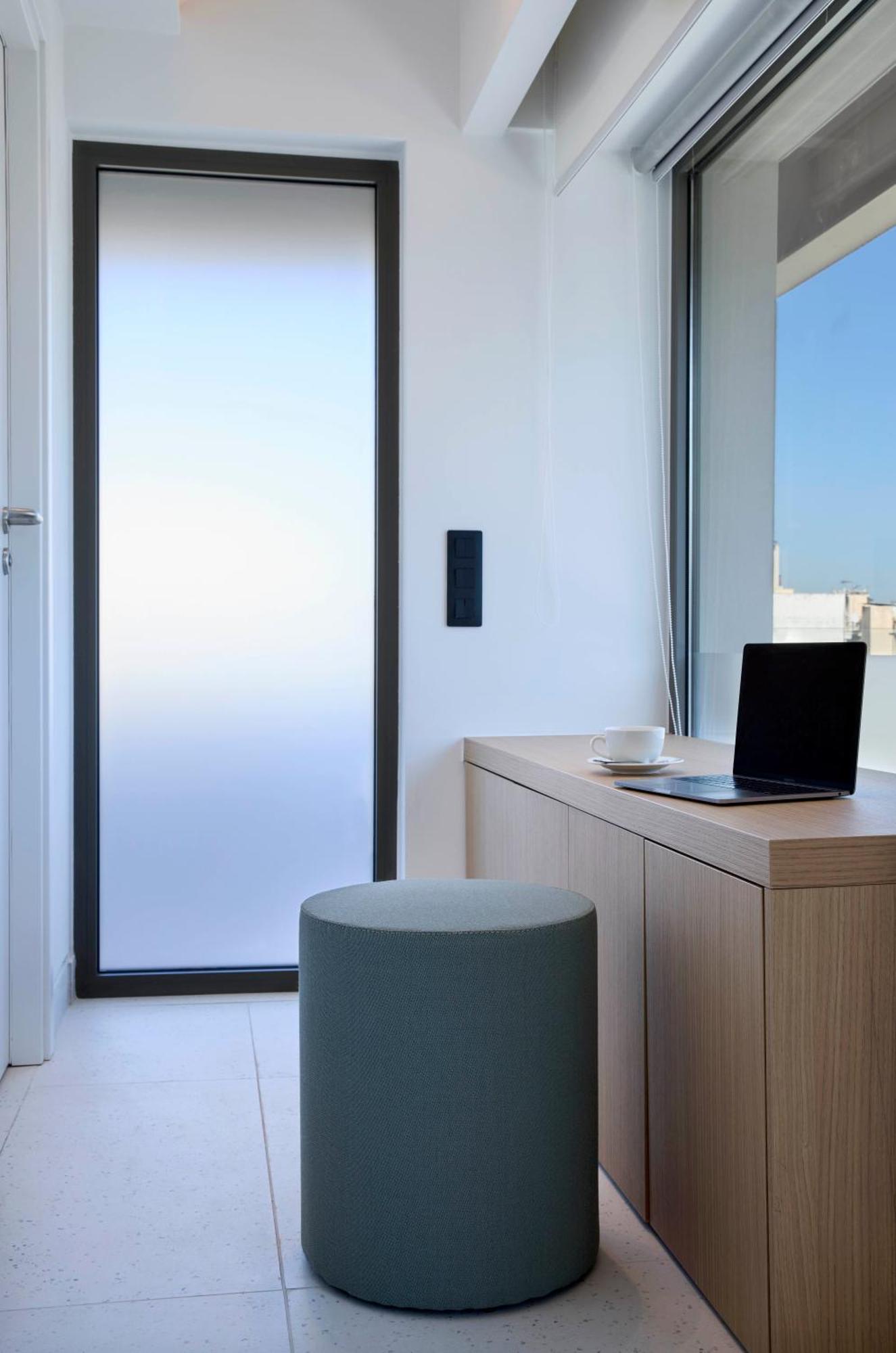 Hotel Twinn Downtown Piraeus, Santikos Collection