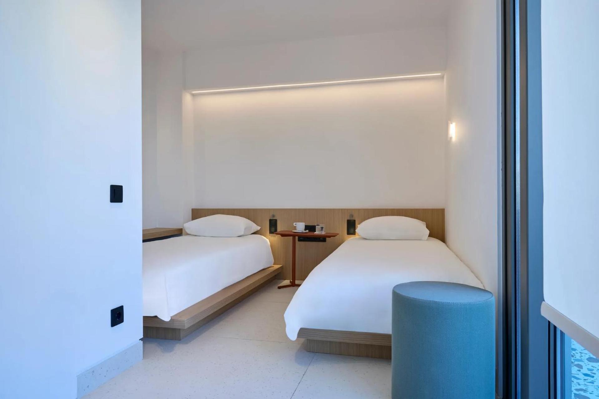 Twinn Downtown Piraeus, Santikos Collection Hotel