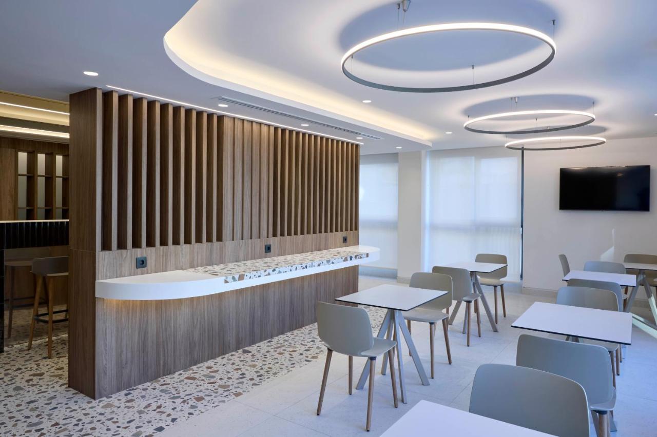 Twinn Downtown Piraeus, Santikos Collection Hotel 3*