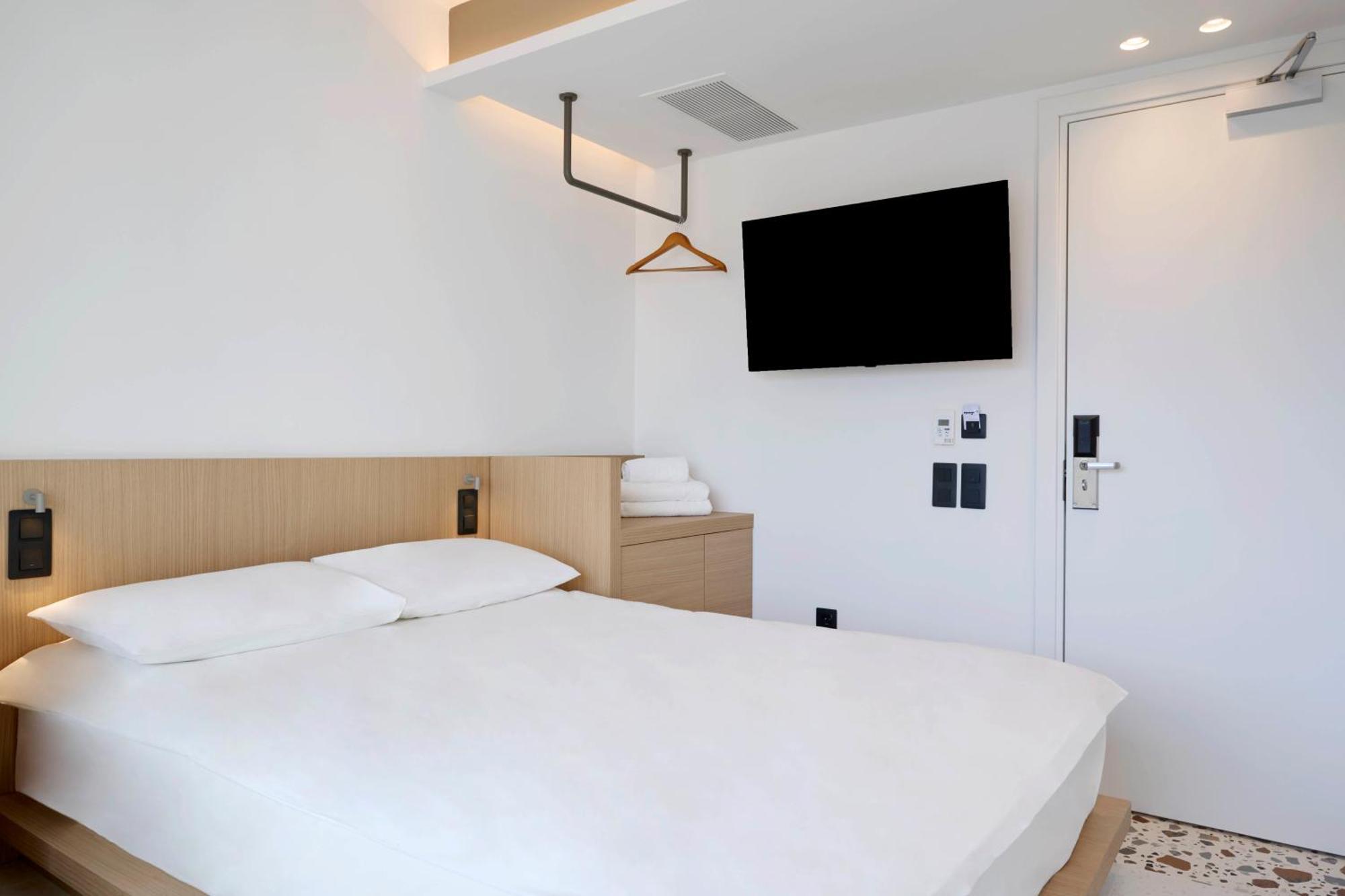 Twinn Downtown Piraeus, Santikos Collection Hotel Le Pirée